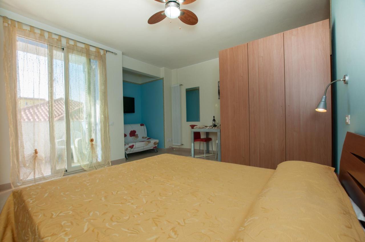 Residence Blu Marine Римини Екстериор снимка