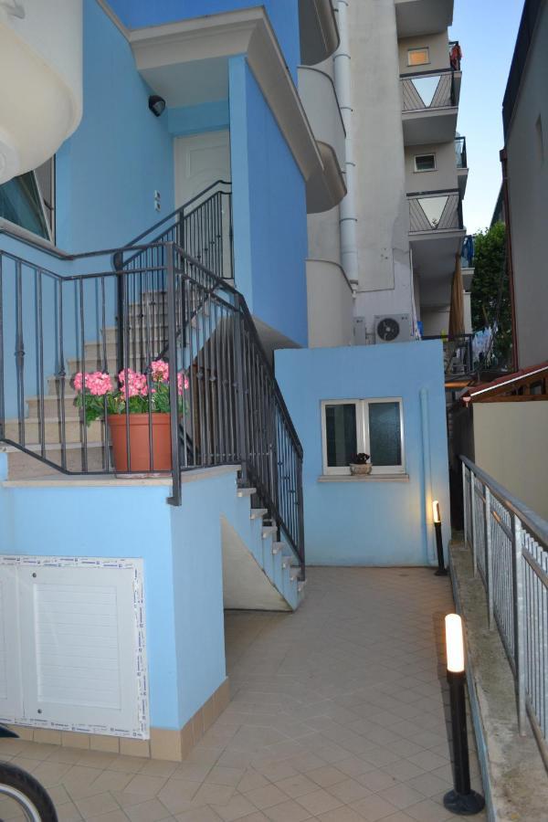 Residence Blu Marine Римини Екстериор снимка
