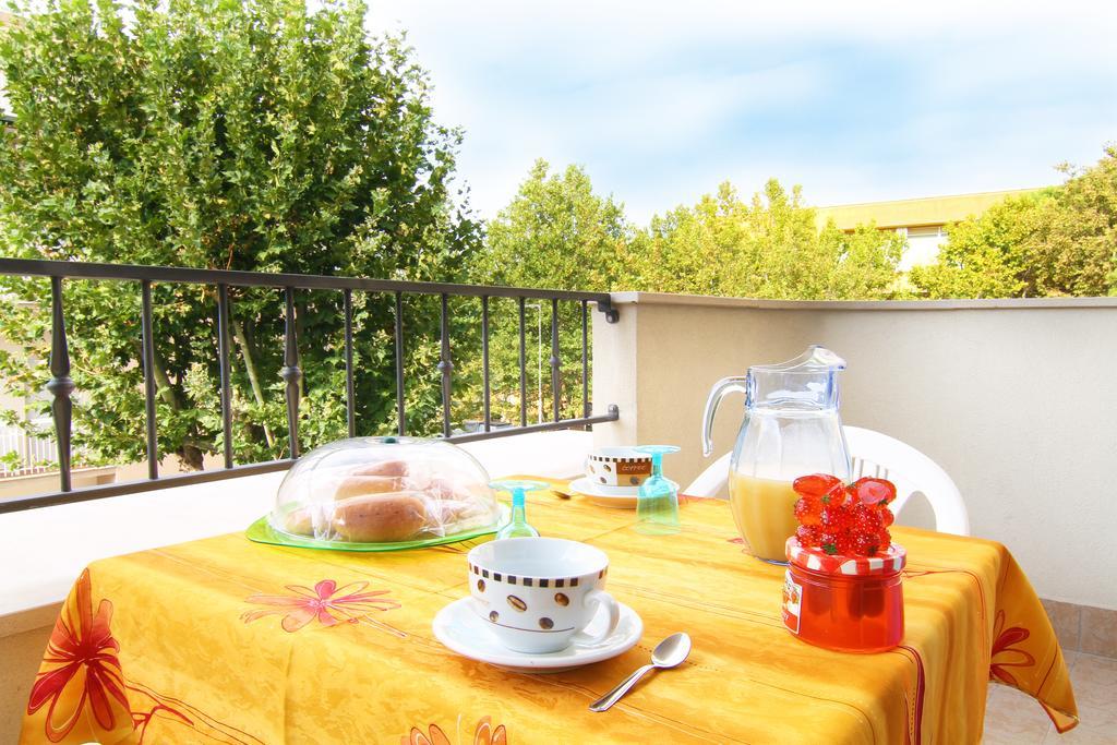 Residence Blu Marine Римини Екстериор снимка