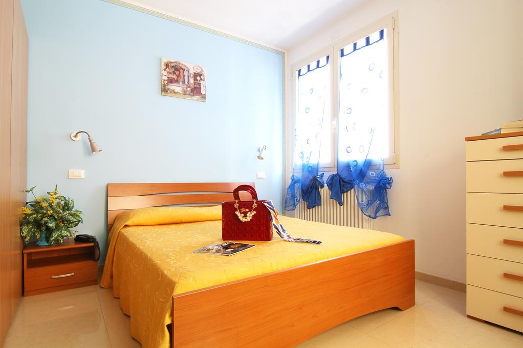Residence Blu Marine Римини Стая снимка