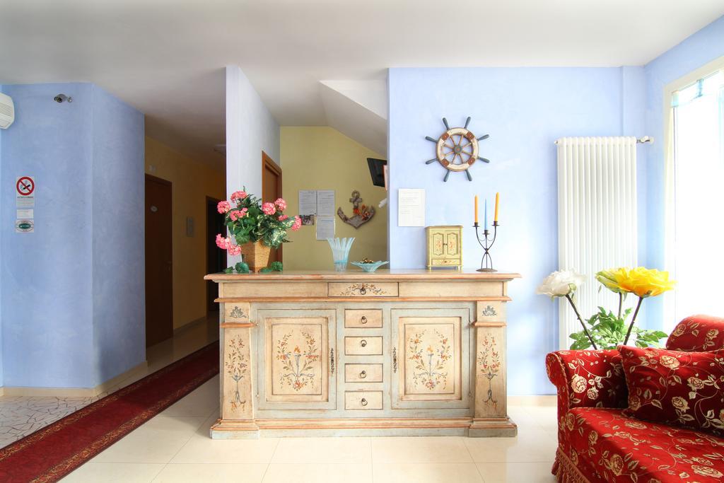 Residence Blu Marine Римини Екстериор снимка