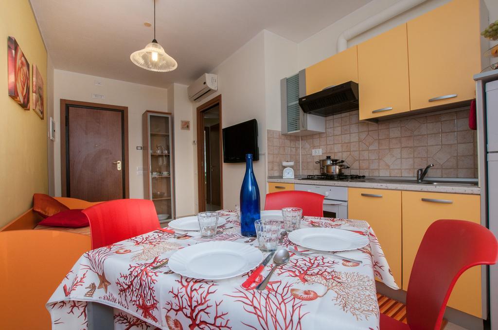 Residence Blu Marine Римини Екстериор снимка